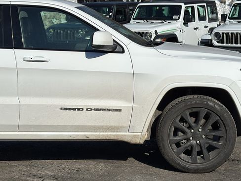 Used 2019 Jeep Grand Cherokee Altitude image 4