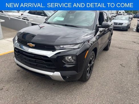 Used 2023 Chevrolet TrailBlazer LT FWD image 2