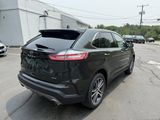 Used 2022 Ford Edge Titanium image 3