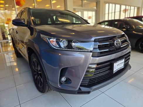 Used 2019 Toyota Highlander SE AWD/4WD image 3