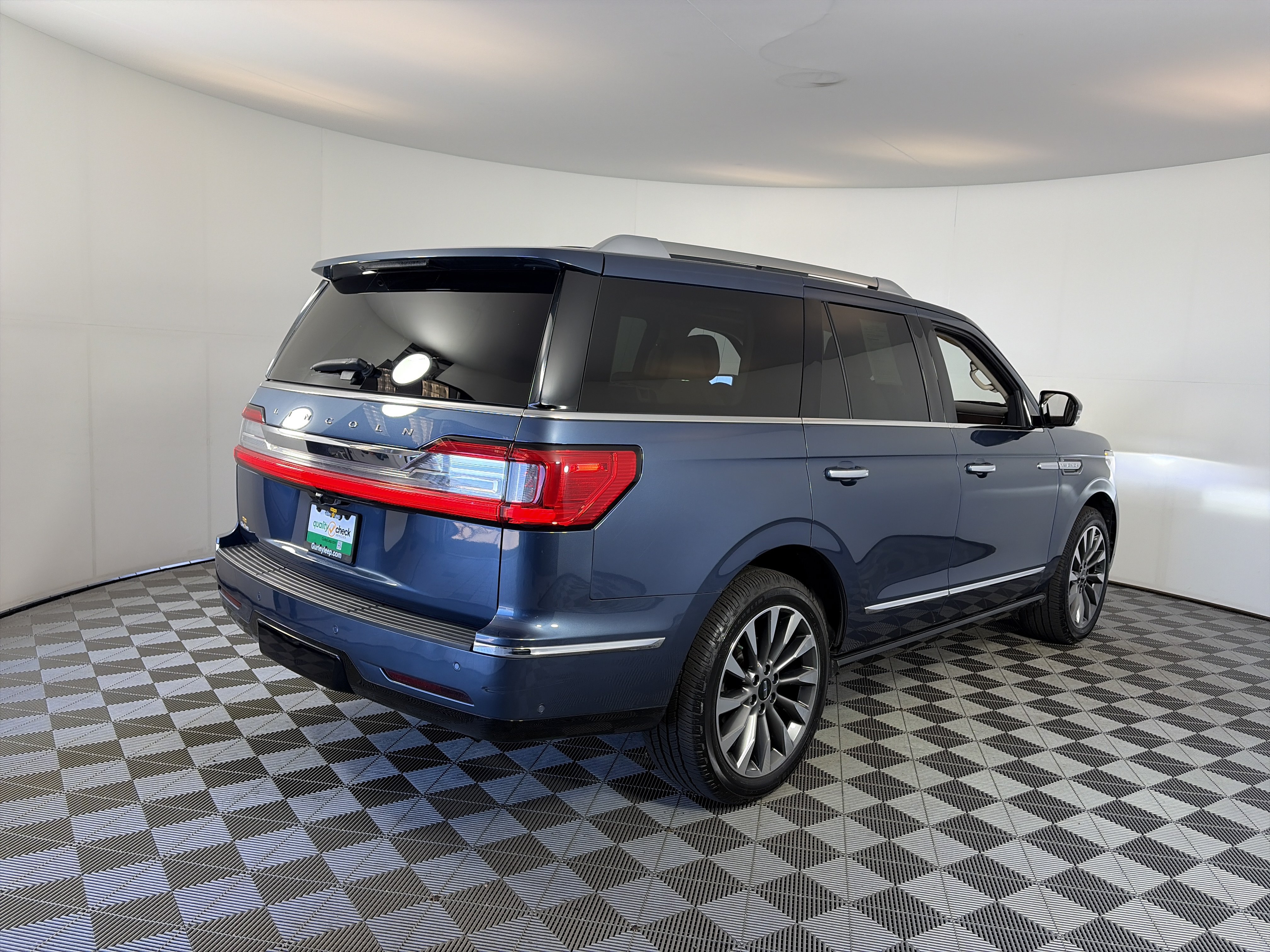 Used 2018 Lincoln Navigator Select w/ Technology Package AWD/4WD image 11