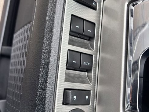 Used 2017 Ford Expedition XLT image 17