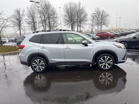 Used 2022 Subaru Forester Limited image 9