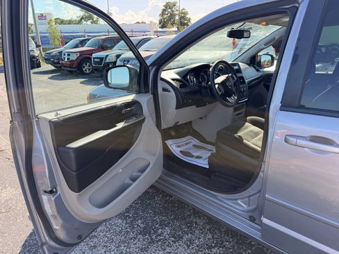 Used 2015 Dodge Grand Caravan SE w/ Quick Order Package 29E SE FWD image 9