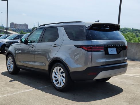 Used 2025 Land Rover Discovery S image 12