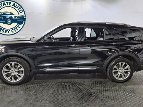 Used 2021 Ford Explorer Limited w/ Equipment Group 301A AWD/4WD image 11