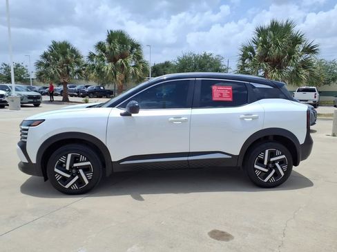 Used 2026 Nissan Kicks SV FWD image 2