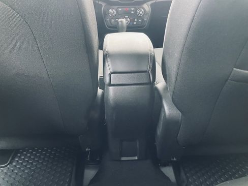 Used 2023 Jeep Renegade Latitude image 24