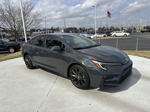 Certified 2024 Toyota Corolla SE image 2