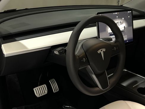 Used 2024 Tesla Model Y Performance AWD/4WD image 21