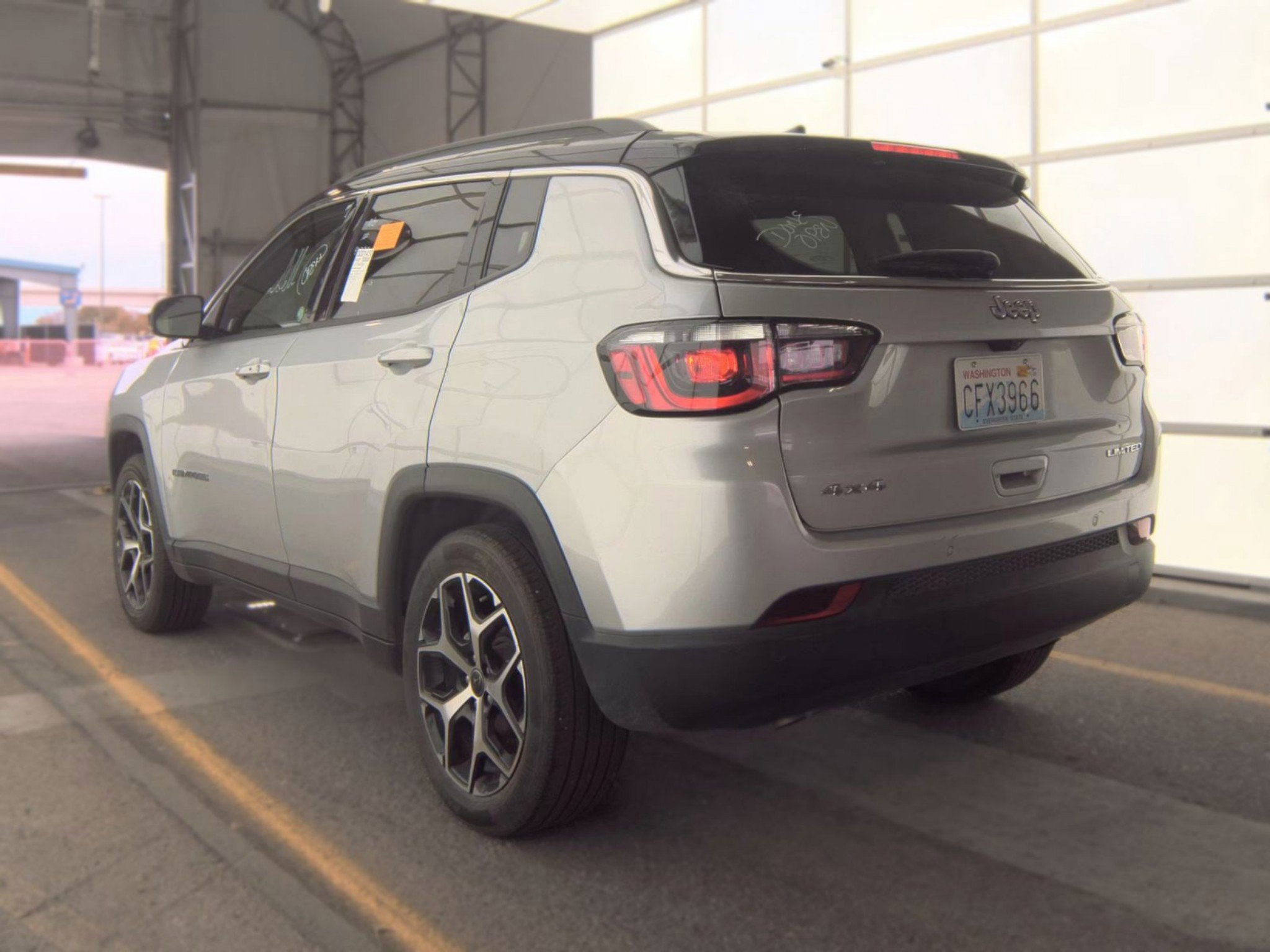 Used 2025 Jeep Compass Limited AWD/4WD image 4