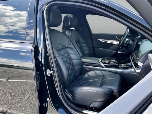 Used 2023 BMW 740i w/ Parking Assistance Package RWD image 9