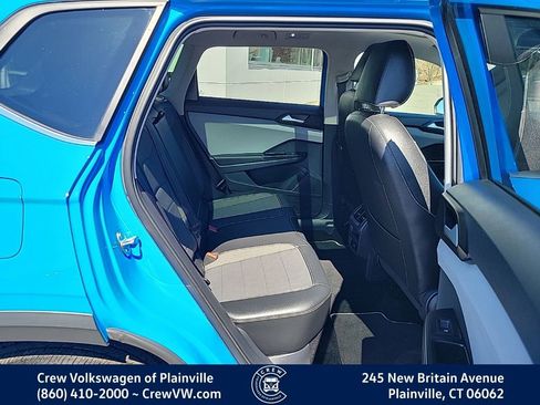 Used 2023 Volkswagen Taos SE w/ Panoramic Sunroof Package image 16