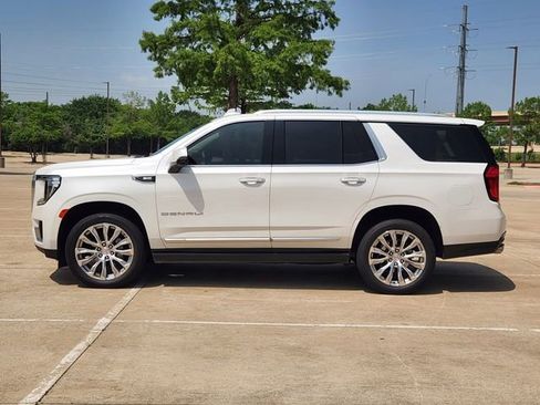 Used 2023 GMC Yukon Denali w/ LPO, Floor Liner Package AWD/4WD image 4