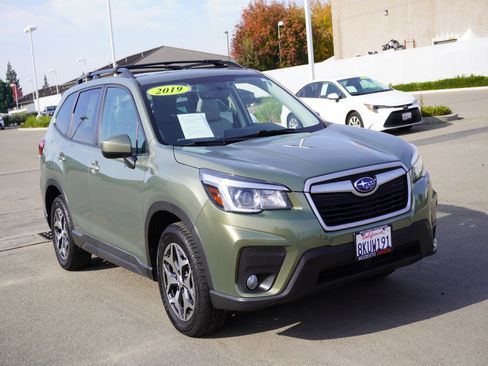 Used 2019 Subaru Forester Premium image 1