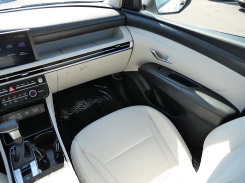 Certified 2025 Hyundai Tucson SE image 11