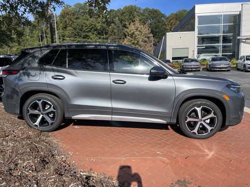 New 2026 Volkswagen Tiguan SE FWD image 4