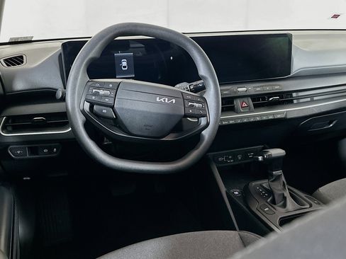 Used 2025 Kia K4 LXS image 18