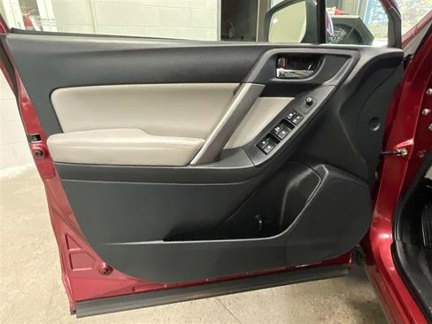 Used 2015 Subaru Forester 2.5i Limited image 10