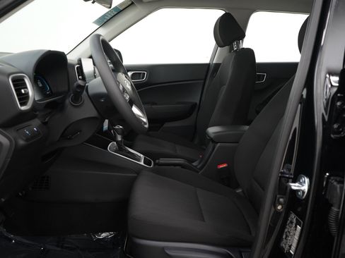 Certified 2026 Hyundai Venue SE FWD image 22