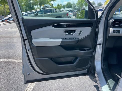 Used 2025 Honda Pilot Touring image 27