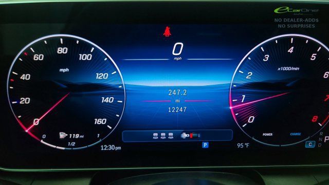 Used 2025 Mercedes-Benz GLC 300 4MATIC image 55
