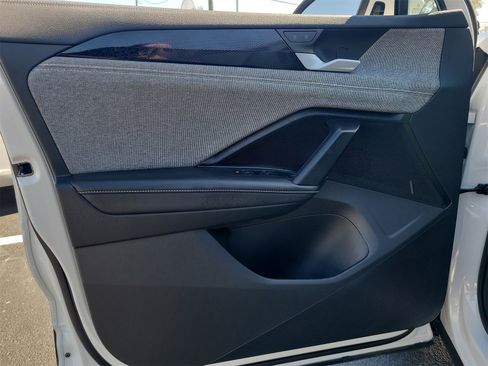 Used 2025 Volkswagen Tiguan S image 16