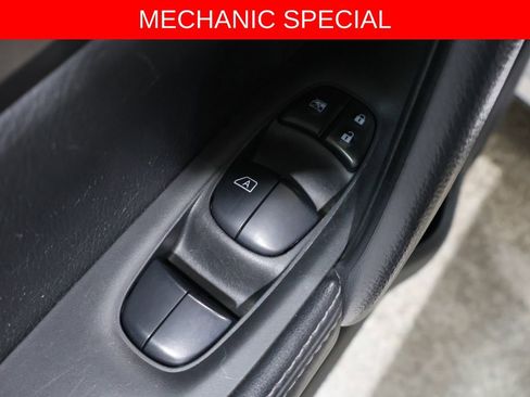 Used 2019 Nissan Rogue Sport S image 11