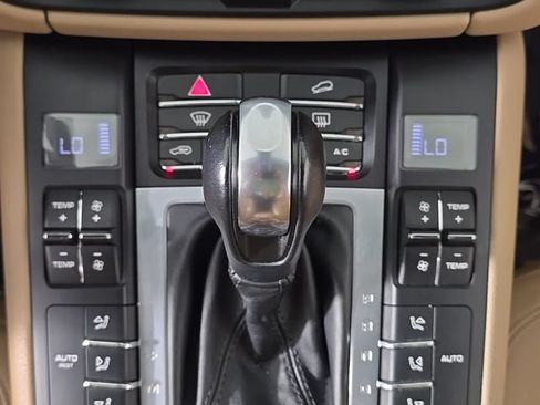 Used 2020 Porsche Macan AWD/4WD image 22