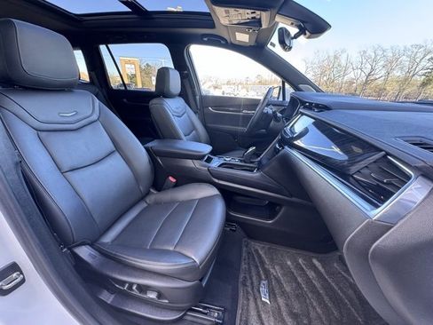 Used 2023 Cadillac XT6 Premium Luxury w/ Technology Package image 13