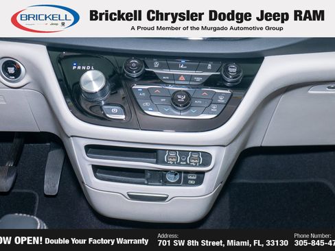 Used 2022 Chrysler Pacifica Touring-L FWD image 21