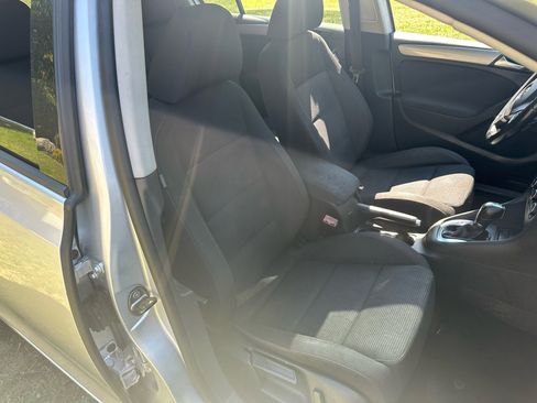 Used 2012 Volkswagen Golf TDI image 11