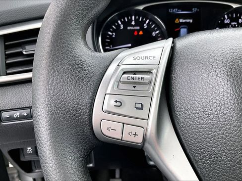 Used 2014 Nissan Rogue SV image 21