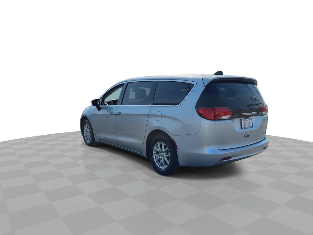 Used 2023 Chrysler Voyager LX FWD image 39