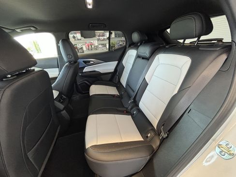 Used 2025 Chevrolet Equinox EV LT FWD image 18