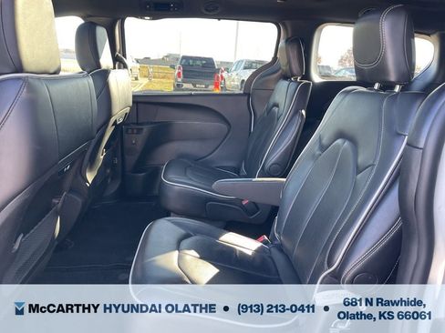 Used 2025 Chrysler Pacifica Limited FWD image 5