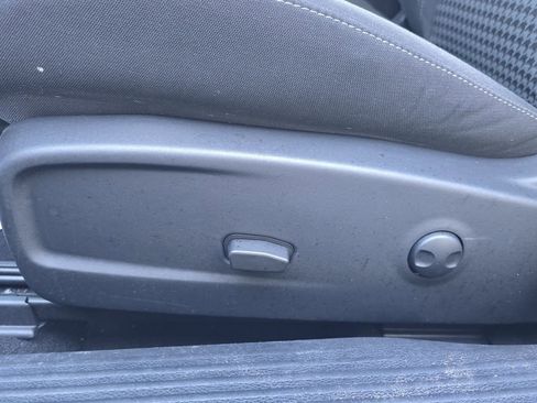 Used 2023 Dodge Challenger SXT image 8