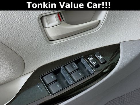 Used 2011 Toyota Sienna image 18