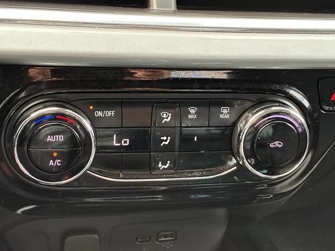 Used 2024 Chevrolet Trax LT FWD image 27