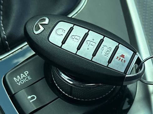 Used 2017 INFINITI Q60 Red Sport 400 image 23