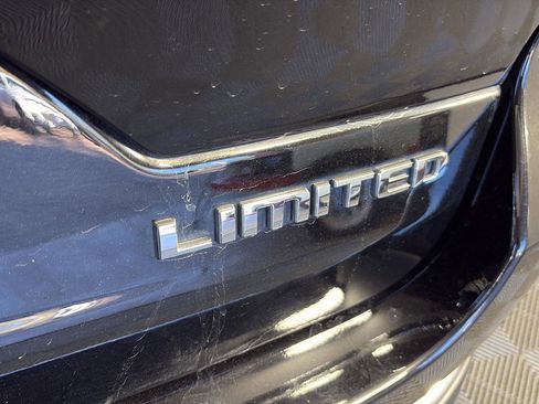 Used 2023 Jeep Grand Cherokee Limited w/ Luxury Tech Group II image 9