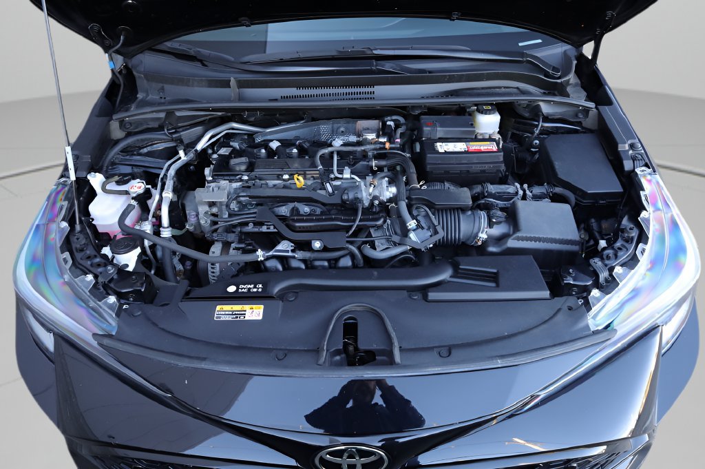 Certified 2025 Toyota Corolla SE w/ SE Package FWD image 9