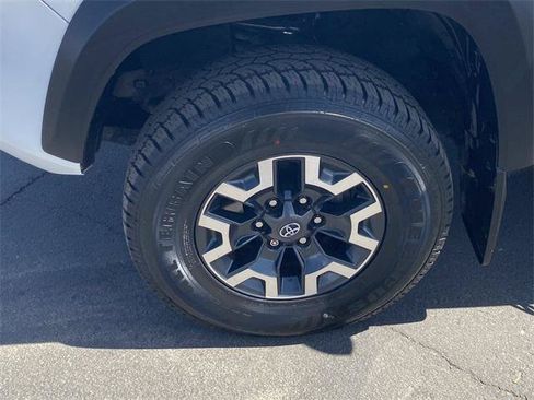 Certified 2022 Toyota Tacoma TRD Off-Road w/ Technology Package AWD/4WD image 11