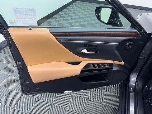 Certified 2023 Lexus ES 300h w/ Premium Package FWD image 9