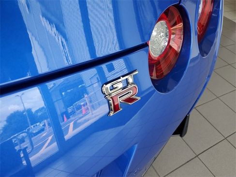 Used 2023 Nissan GT-R Premium image 8