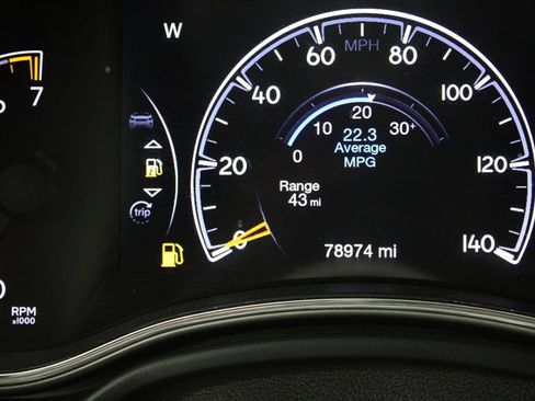 Used 2018 Jeep Grand Cherokee Altitude RWD image 16