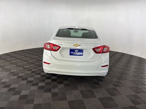 Used 2018 Chevrolet Cruze LT w/ Convenience Package image 6