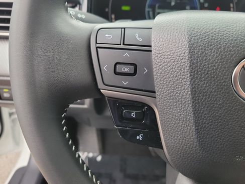 Used 2025 Toyota Camry SE image 30