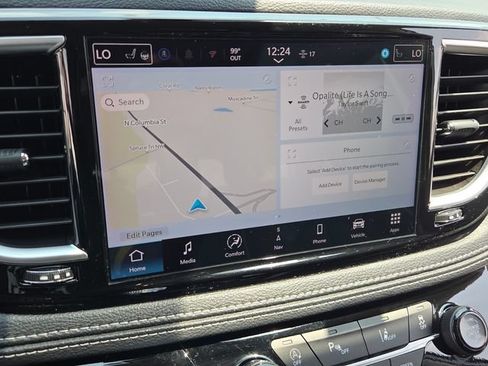 Used 2024 Chrysler Pacifica Limited FWD image 20