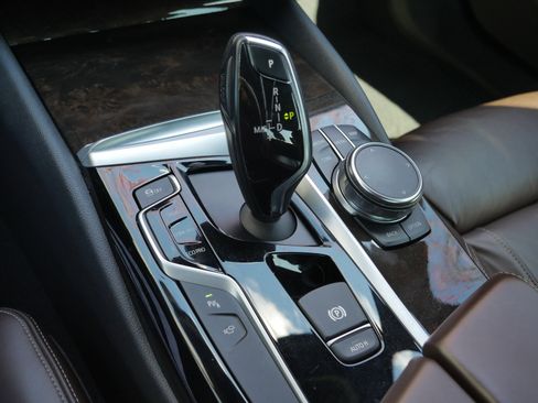 Used 2017 BMW 540i xDrive image 18